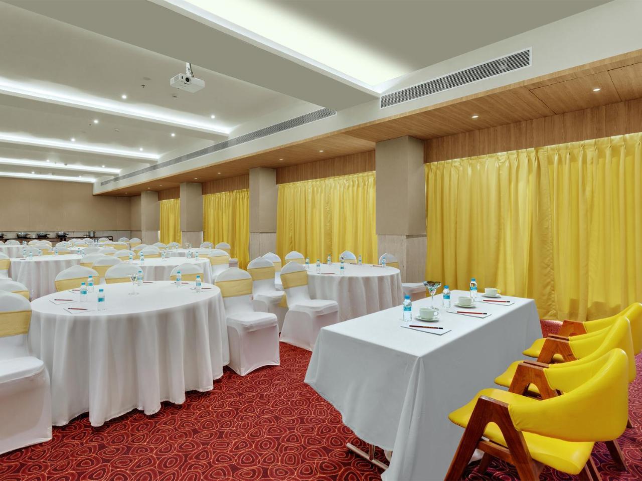Viola Beacon Resort, Лонавла Екстер'єр фото