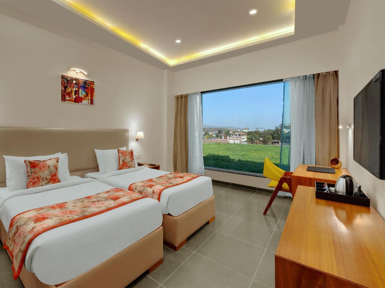Viola Beacon Resort, Лонавла Екстер'єр фото